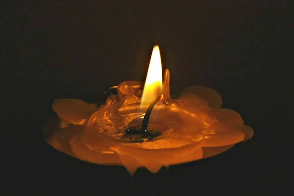 Fim Uma Vela Fim Chama Fogo Luz Escuridão Escuridão Amarelo — Fotografia de Stock