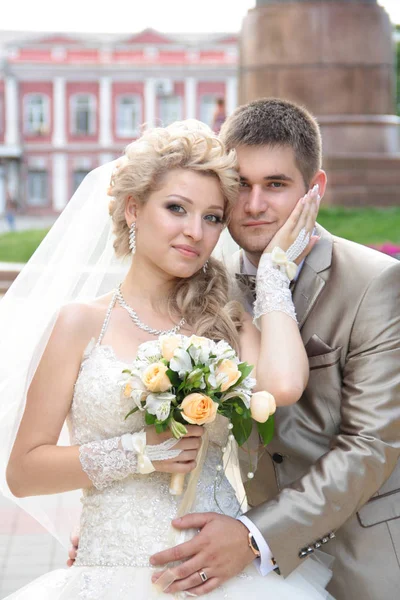 Молода Подружня Пара День Весілля — стокове фото