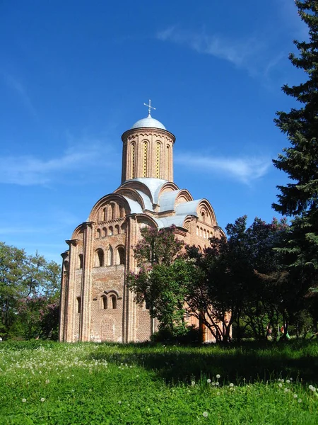 Bela Igreja Contexto Céu Azul — Fotografia de Stock