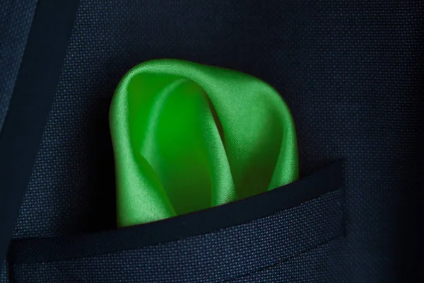 Elveszíti Zöld Zsebkendőjét Egy Kabát Zsebében — Stock Fotó