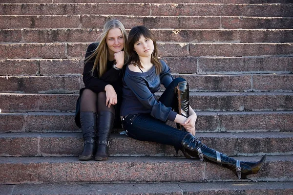 Two Girls Sit Steps Park — Stock Photo, Image