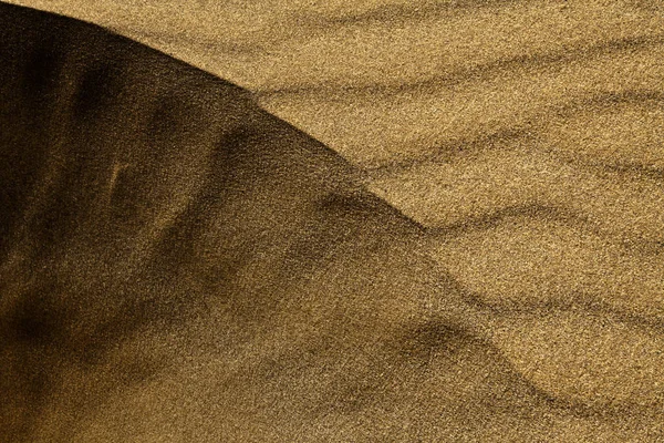 抽象图像显示光和阴影方面的沙丘详细信息 — 图库照片