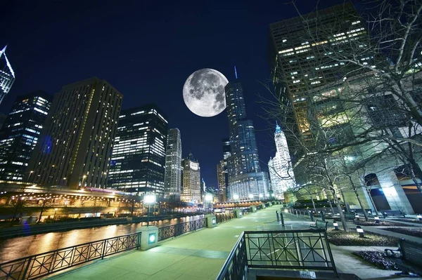 Chicago Usa Chicago Noche Fotografía Tomada Chicago Famous Riverwalk Luna — Foto de Stock