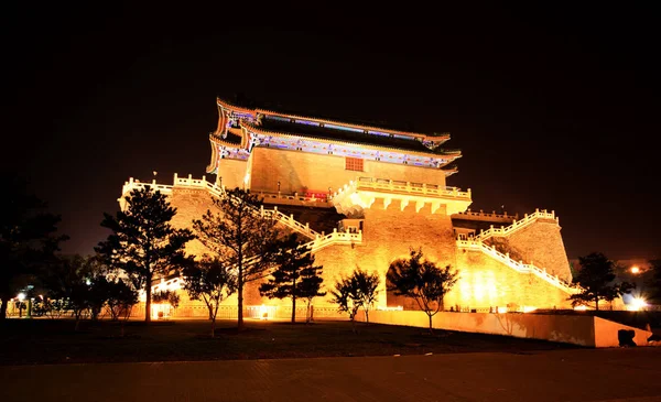 천안만 남쪽에 위치한 베이징의 유명한 게이트 — 스톡 사진