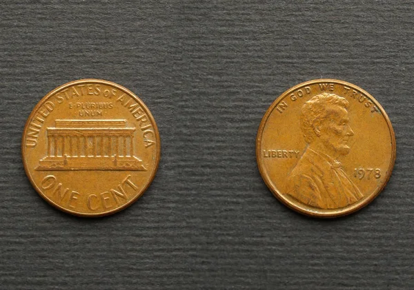 Νόμισμα Του Ενός Cent Πάνω Μαύρο Φόντο — Φωτογραφία Αρχείου