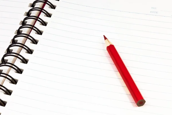 红色的铅笔和笔记本 — 图库照片