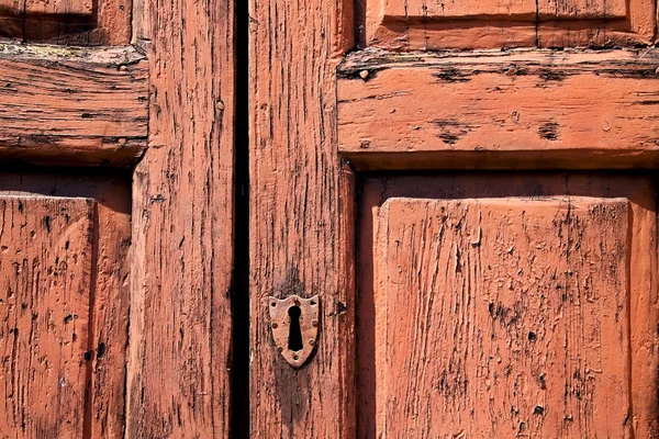 イタリア古い Ancian 木材と Trasditional テクスチャ爪でドア — ストック写真