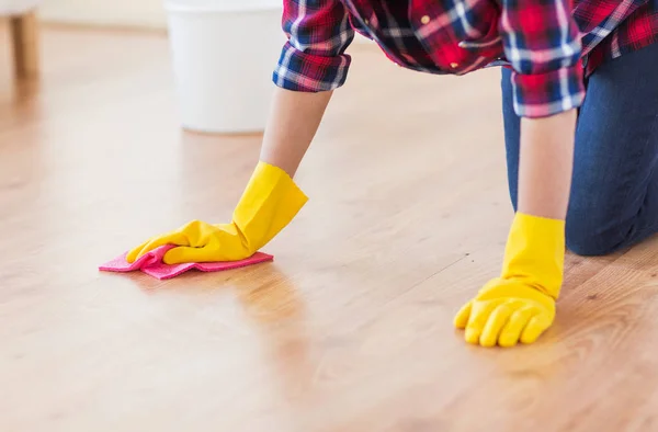 People Housework Housekeeping Concept Close Woman Rubber Gloves Cloth Cleaning — Stock Photo, Image