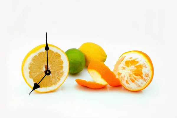 Апельсиновые Часы Пробуждают Призывают Пить Сок — стоковое фото