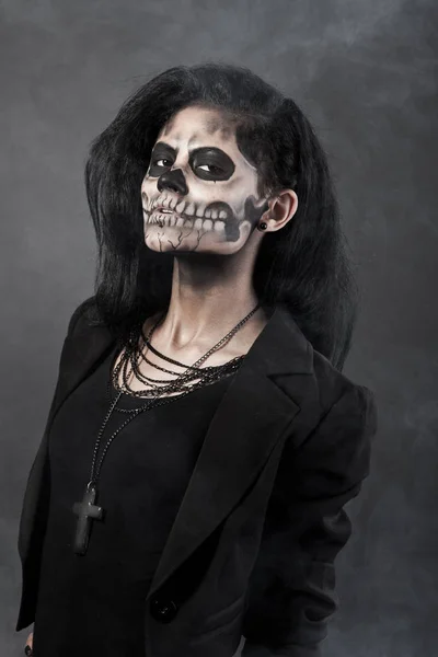 Gün Ölü Maske Kafatası Yüz Sanat Genç Kadın Cadılar Bayramı — Stok fotoğraf
