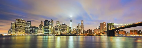 Panoramiczny Widok Centrum Nowego Jorku Manhattan Zmierzchu Drapaczami Chmur Oświetlonymi — Zdjęcie stockowe