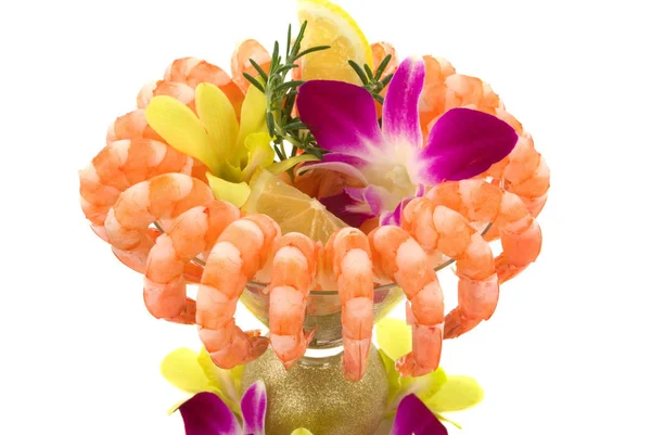 Cóctel Camarones Grandes Gourmet Con Hermosas Orquídeas Exóticas — Foto de Stock