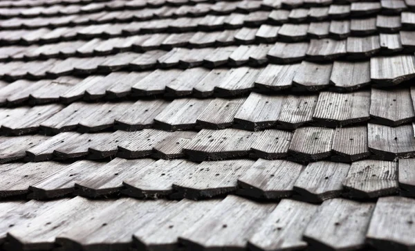 古い木製の帯状の屋根 木地の質感 — ストック写真