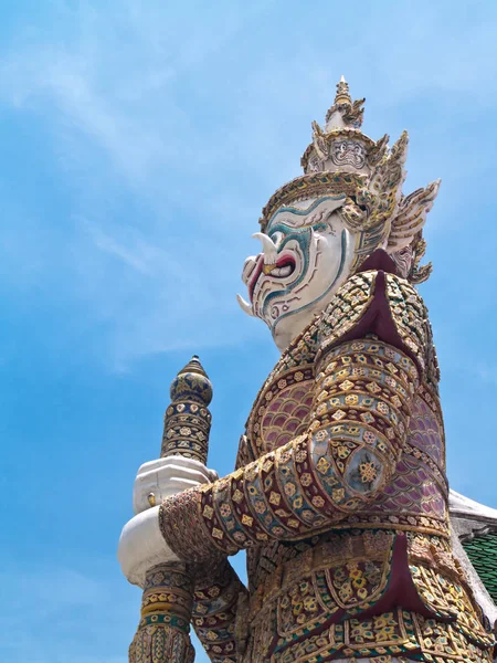 Patung Patung Raksasa Mitologi Depan Galeri Kuil Buddha Zamrud Wat — Stok Foto