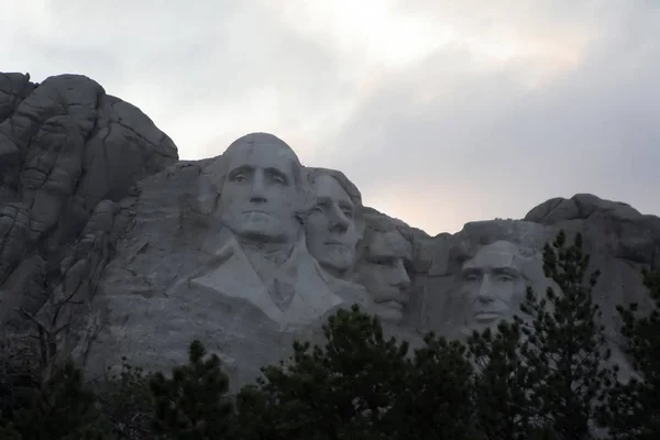 Rushmore Bei Einbruch Der Dunkelheit Bunten Himmel — Stockfoto