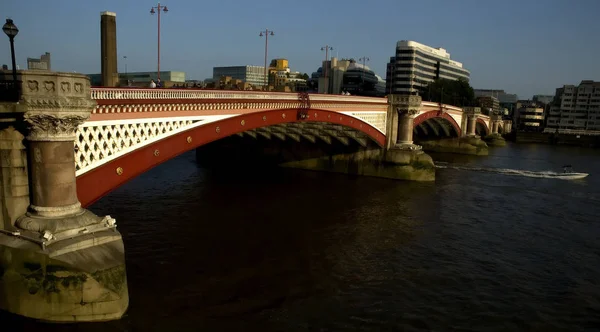 Londra Nın Güzel Köprülerinden Birinin Manzarası — Stok fotoğraf