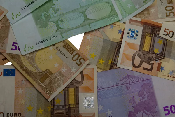 Notas Euro Sobre Fundo Branco Registadas Acima Delas — Fotografia de Stock