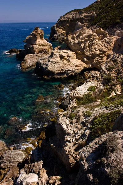 Titta Till Havet Från Toppen Stenig Klippa Ponza Island — Stockfoto