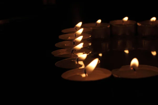 Herz Aus Kerzen Ein Zeichen Der Liebe Romantischer Abend — Stockfoto