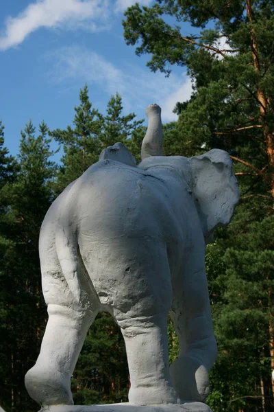 Betong Elefant Gammal Skulptur Sovjetiska Barn Sommarläger — Stockfoto