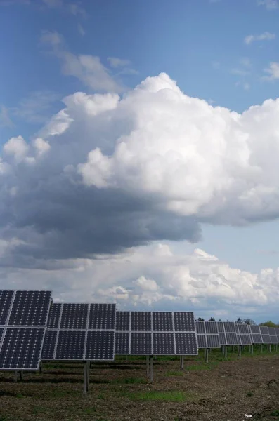 Solarkollektor Energieanlage Draußen Gegen Himmel Solarkollektor Energieanlage Draußen Gegen Himmel — Stockfoto
