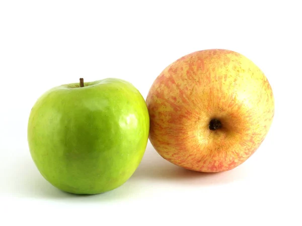 在白色背景上分离的苹果 — 图库照片