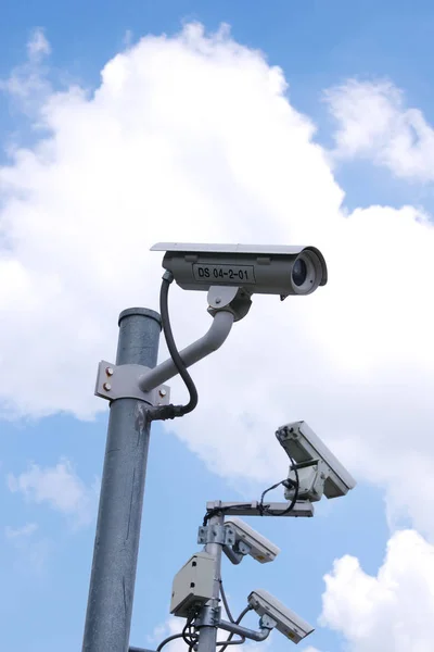 Câmeras Cctv Céu Fundo — Fotografia de Stock