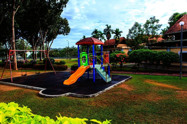 Equipo Colorido Del Patio Los Niños Parque — Foto de Stock