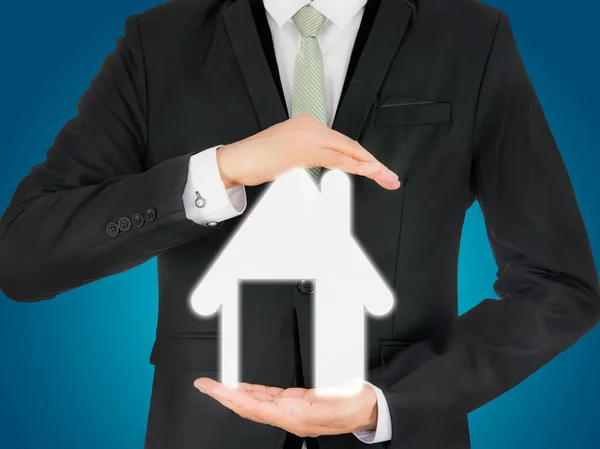 Geschäftsmann Stehender Haltung Hand Haltend Haus Ikone Isoliert Auf Blauem — Stockfoto