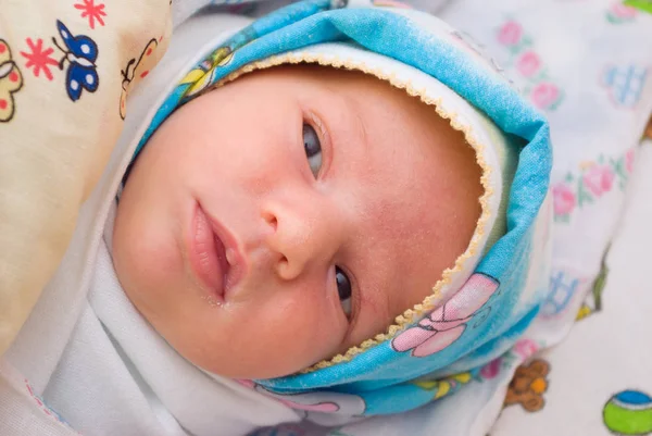 Close Vista Adorável Menina Recém Nascido Caucasiano — Fotografia de Stock
