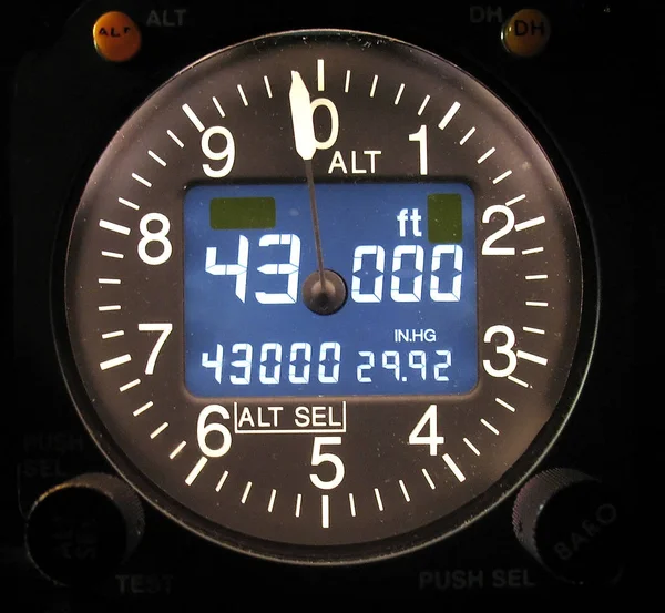 Elektroniczny Wysokościomierz Samolotów Przedstawiający Wysokość Rejsu 43000 Stóp — Zdjęcie stockowe