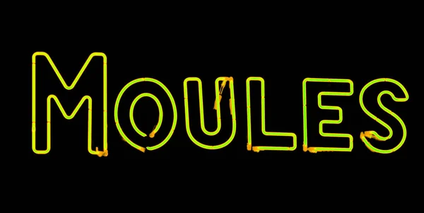 Mussel Neon Jel Sárga Fekete Háttér Franciaországban — Stock Fotó