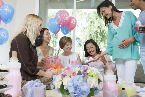 Donne Una Festa Bambini — Foto Stock