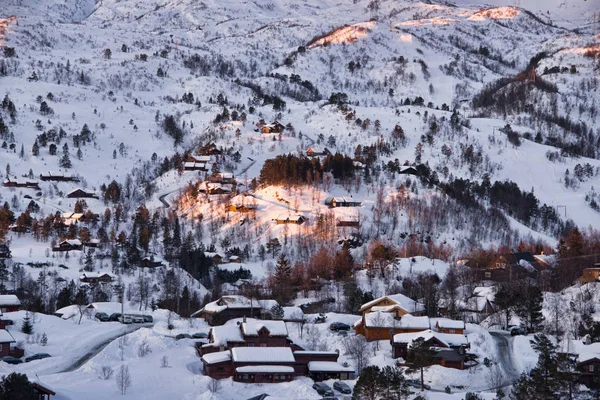 Kış Dağlarında Kabinlerde Gün Batımı Noktaları — Stok fotoğraf