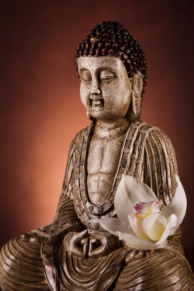 Zen Buddha Statue Lebendige Farben Natürlicher Ton — Stockfoto