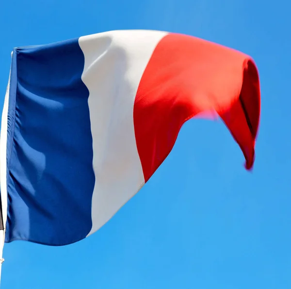 Размахивая Флагом Голубом Небе Франции Цвета Волны — стоковое фото