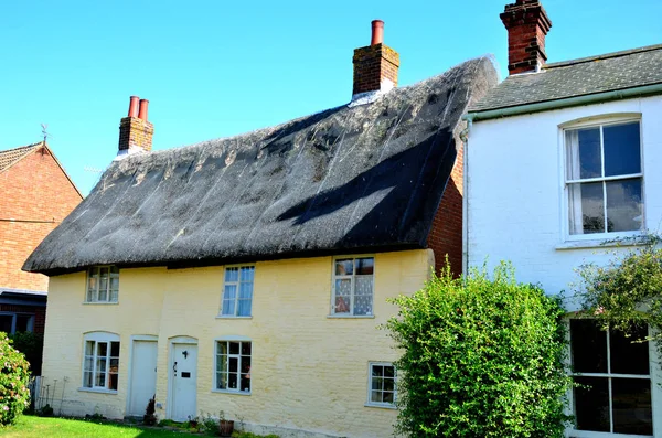 Cottage Inglese Giallo Pallido — Foto Stock
