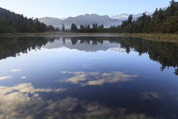 Refleksi Danau Matheson Dengan Gunung Cook Dan Gunung Tasman Sebagai — Stok Foto