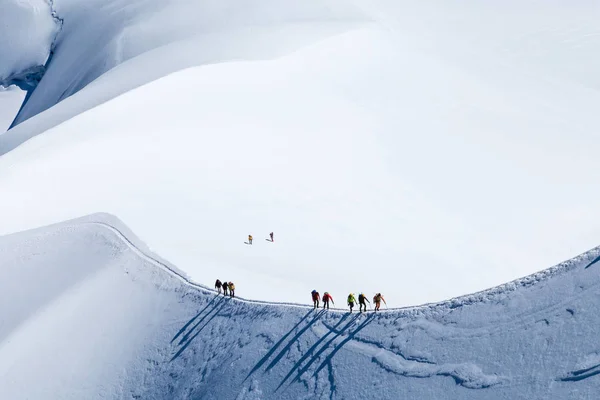 Bergsteiger Auf Dem Weg Zum Gipfel Des Montblanc — Stockfoto