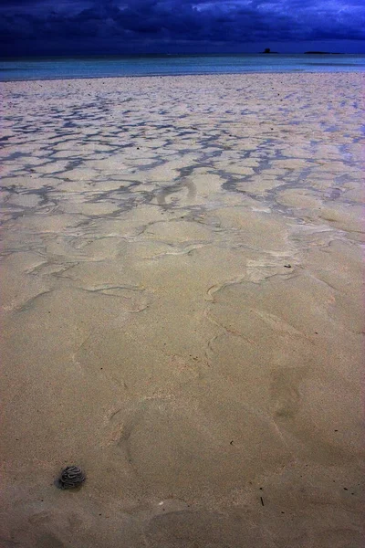 ビーチの砂空島 インド洋のマダガスカルのロック — ストック写真