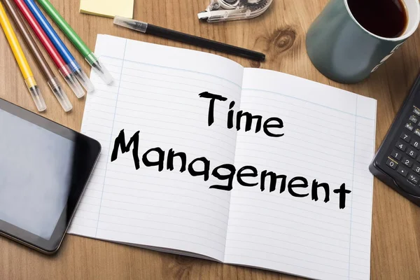 Time Management Note Pad Med Text Träbord Med Office Verktyg — Stockfoto