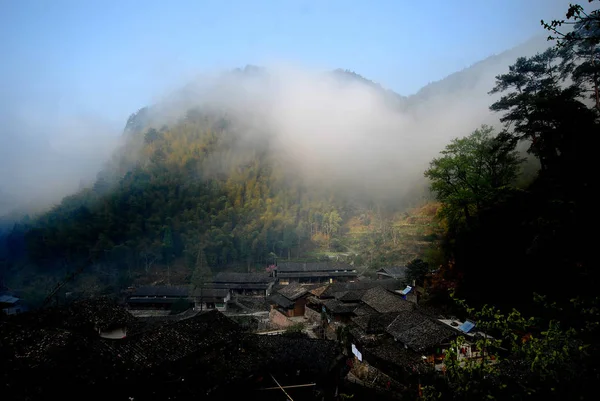 Αρχαίο Χωριό Δάσος Ένα Μικρό Ορεινό Χωριό Στην Επαρχία Ζετζιάνγκ — Φωτογραφία Αρχείου