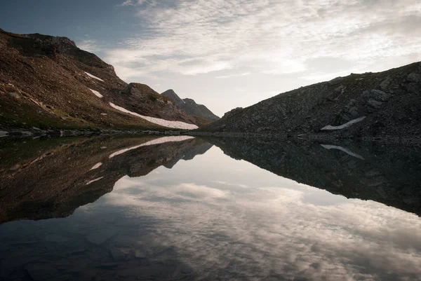 Danau Pegunungan Pegunungan Kaukasia Musim Panas — Stok Foto