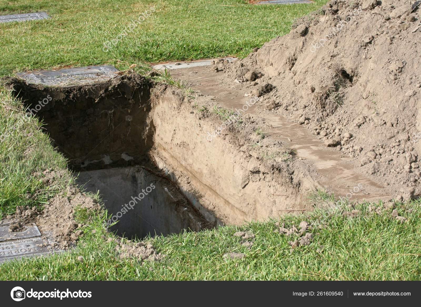 Grave Already Dug Waiting Body Buried Stock Photo by ©YAYImages 261609540