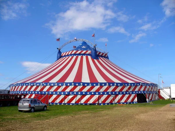 Exterior Barraca Marquise Circo Americano Estrelas Listras Bandeira Americana Fundo — Fotografia de Stock