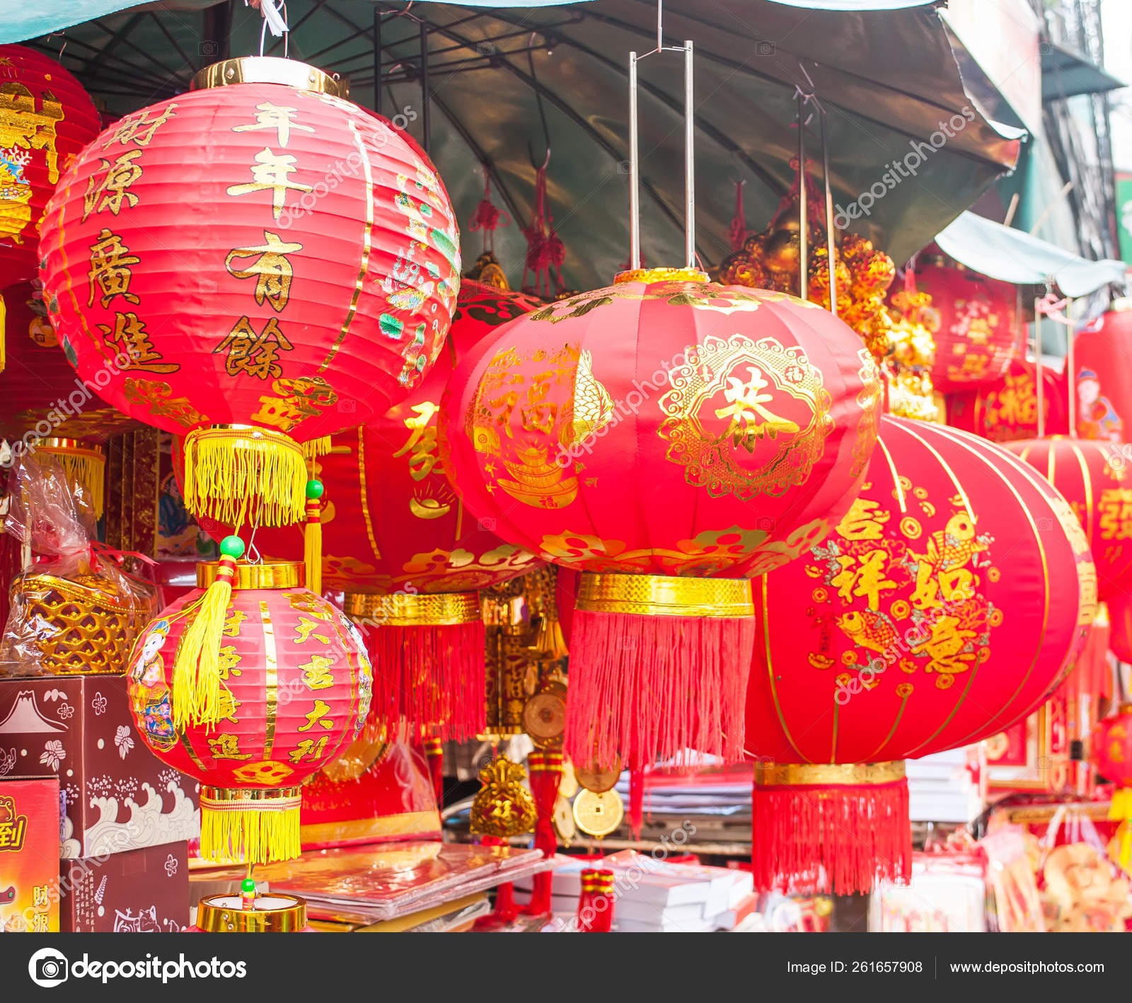 Belas Lanternas Chinesas Vermelhas Tradicionais Stock Photo C Yayimages 261657908