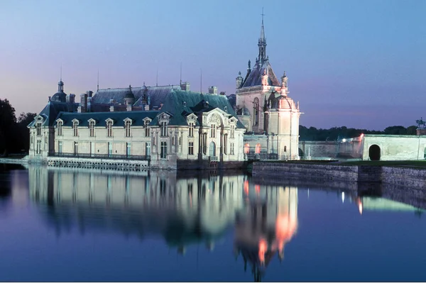 Замок Шантильи Франции — стоковое фото