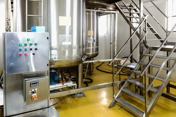 Water Conditionering Distillatie Ruimte Met Bedieningspaneel Apparatuur Waterkoker Tank Farmaceutische — Stockfoto