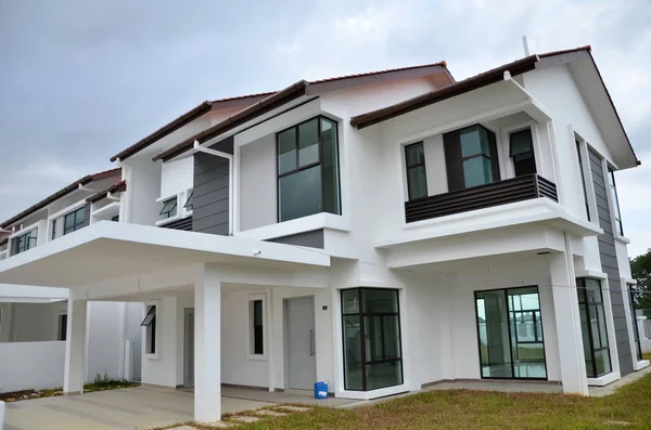 Casa Terraza Nueva Construcción Bajo Cielo Azul — Foto de Stock