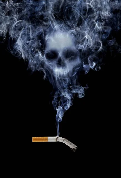 Cigarro Com Fumo Mortal — Fotografia de Stock